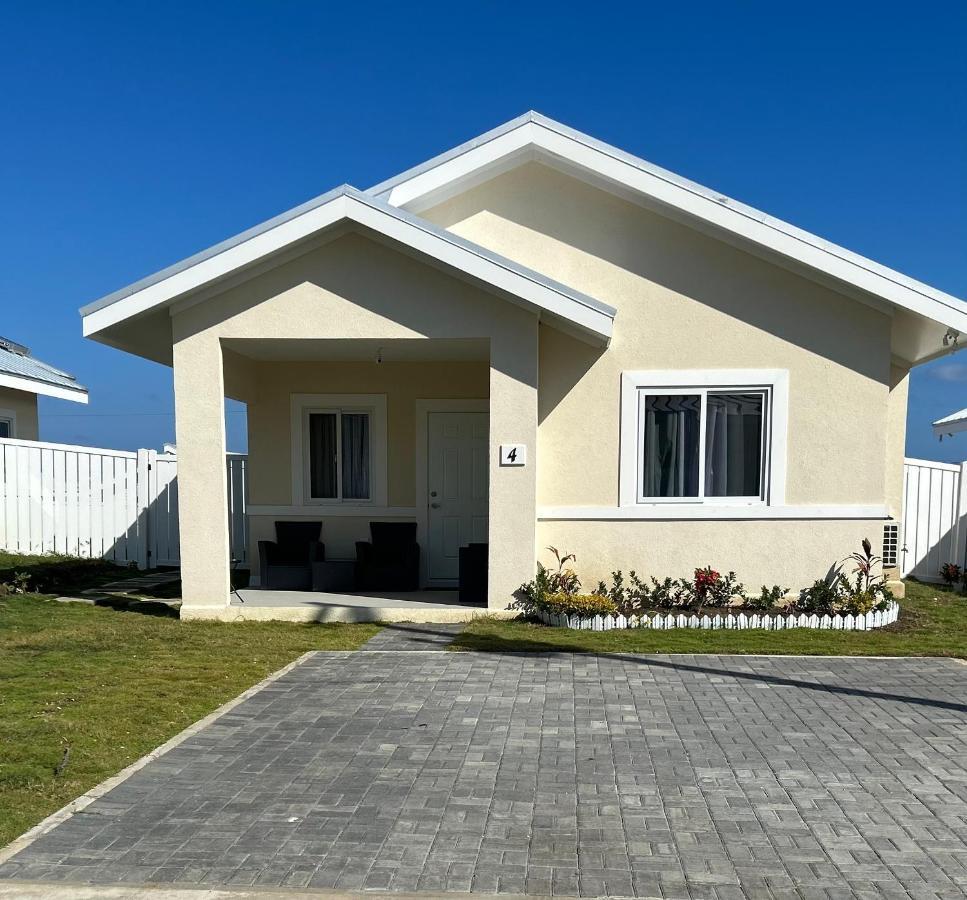 Seamist Villa @Oceanpointe Lucea Comfy 2Br W/Pool Gym & Parking Buitenkant foto