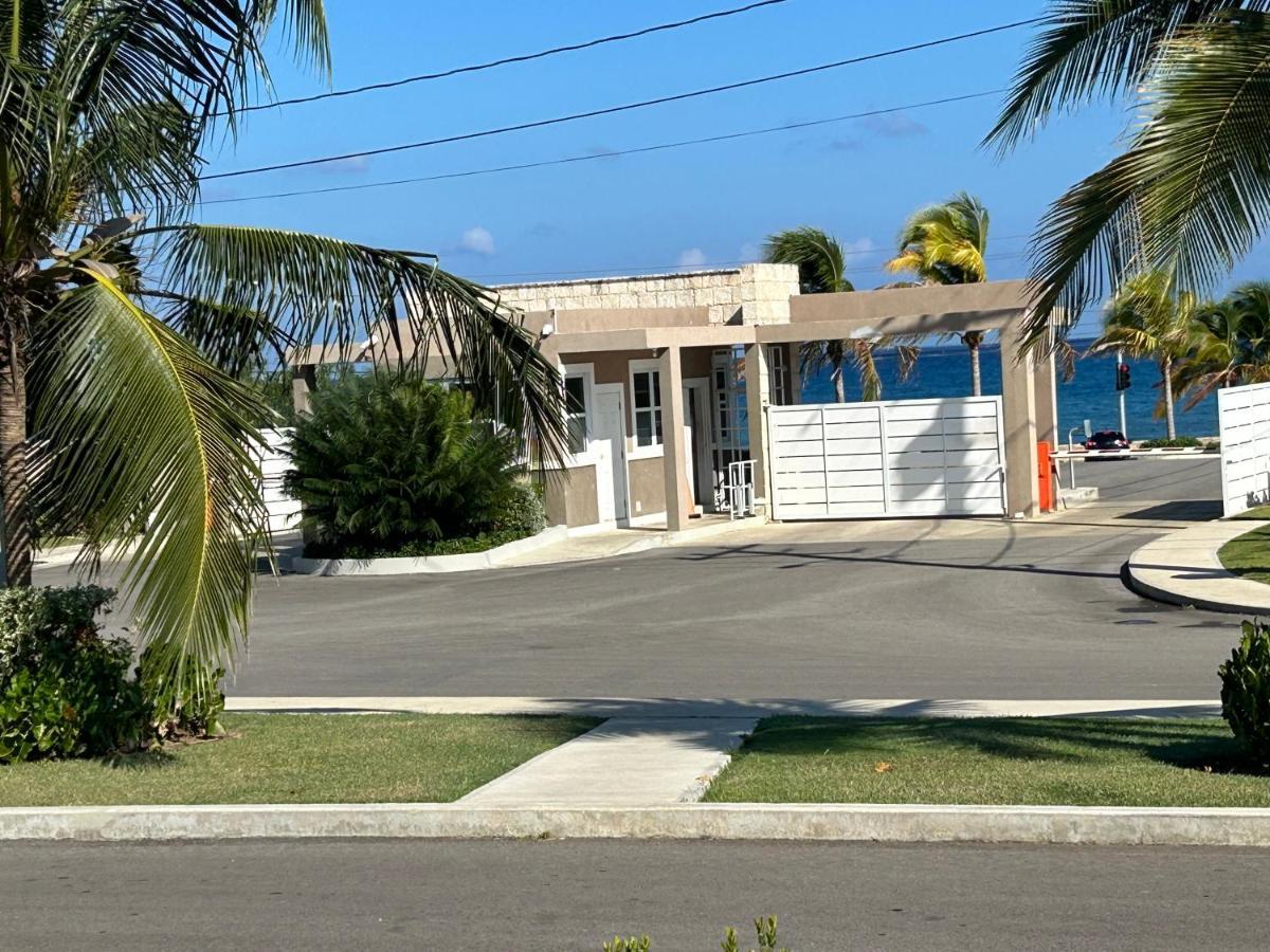 Seamist Villa @Oceanpointe Lucea Comfy 2Br W/Pool Gym & Parking Buitenkant foto